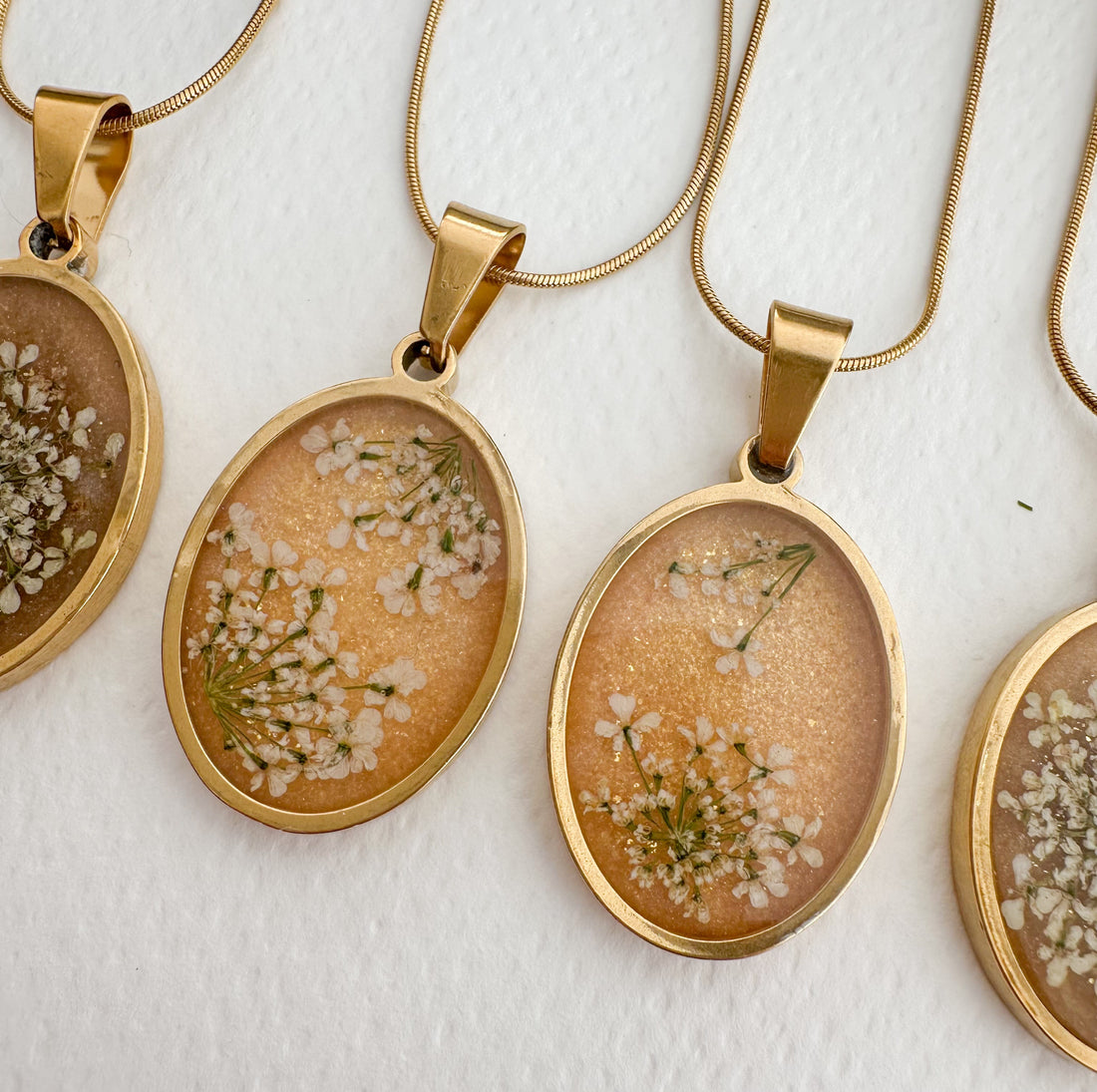 Colar renda da rainha - dourado