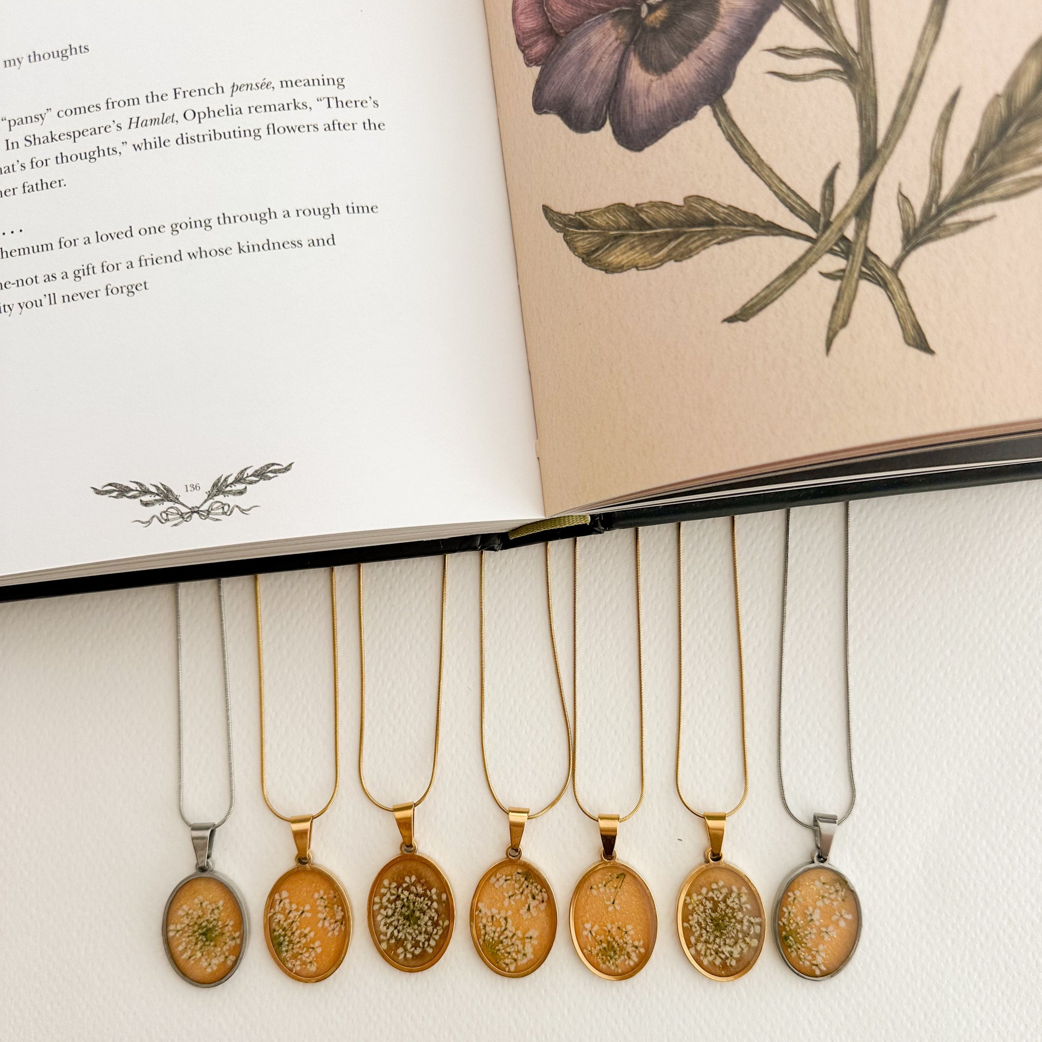 Colar renda da rainha - dourado