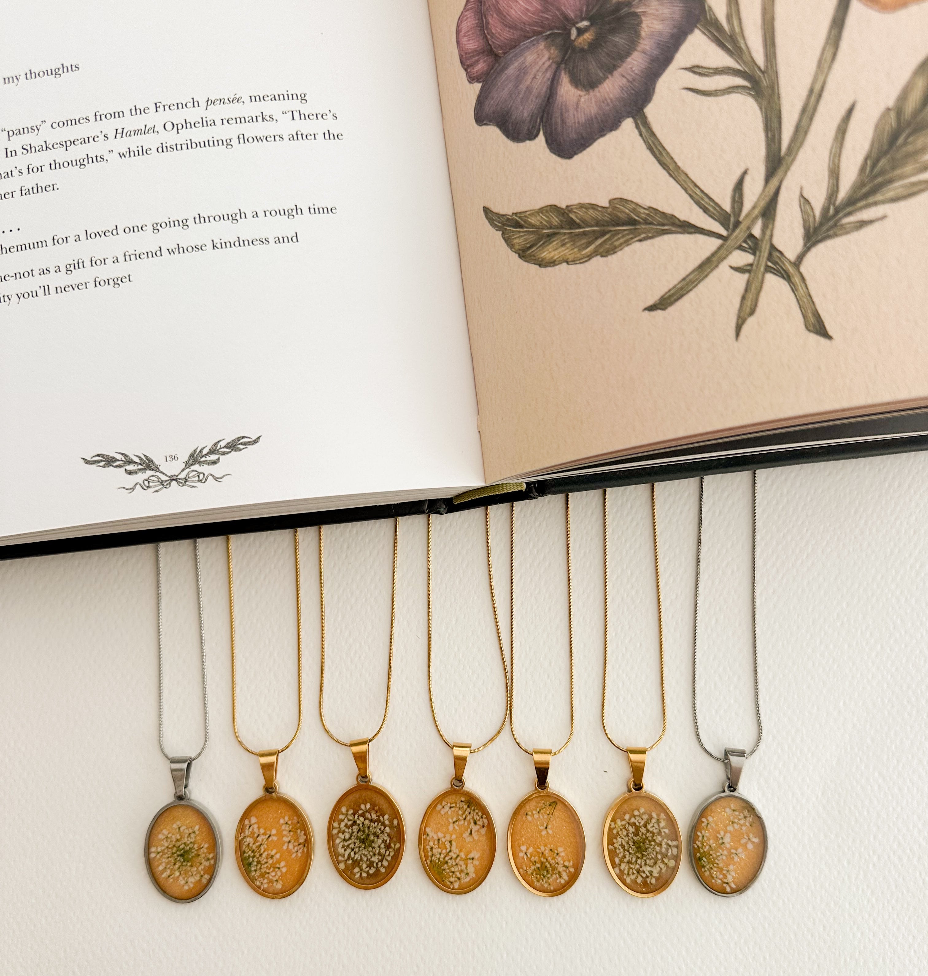 Colar renda da rainha - dourado