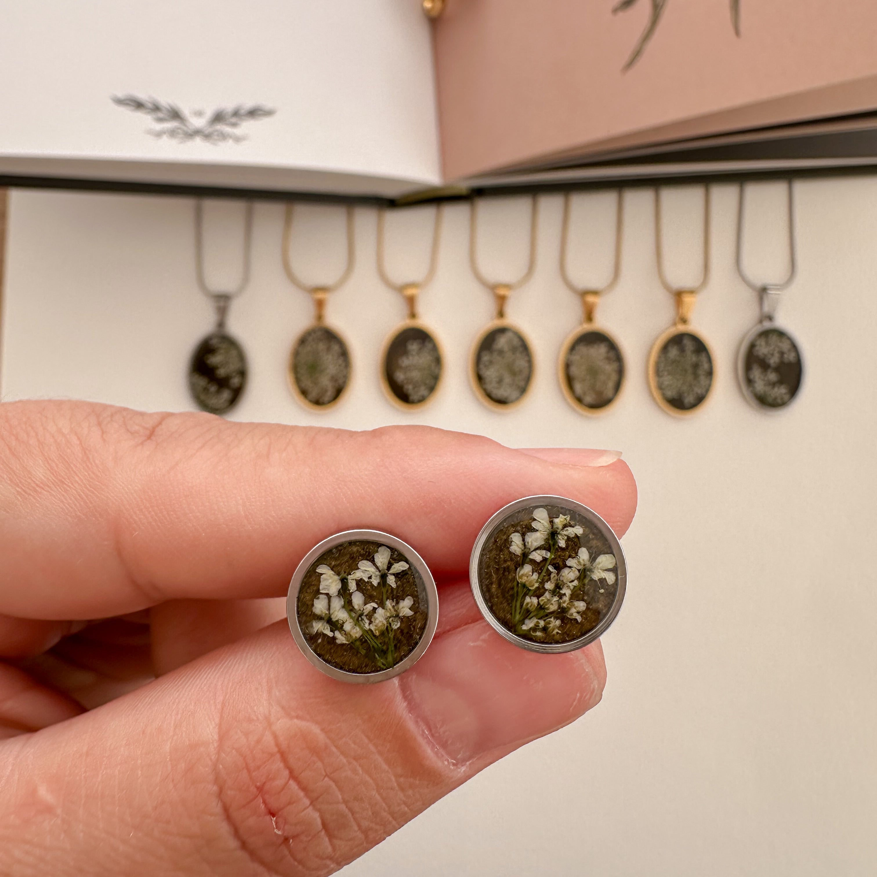 Brinco renda de rainha - musgo